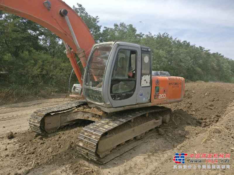 天津出售转让二手15800小时2003年日立EX200挖掘机