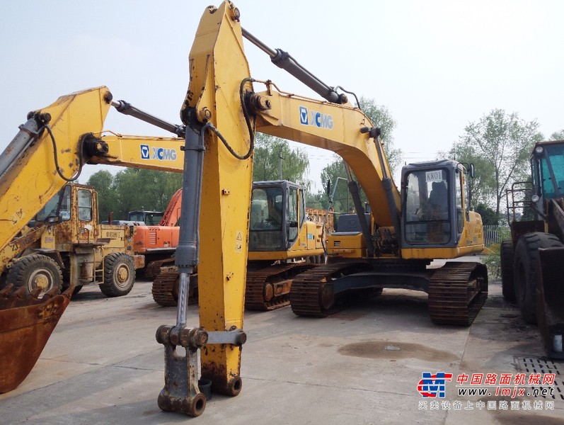 山西出售转让二手2900小时2012年徐工XE260C挖掘机