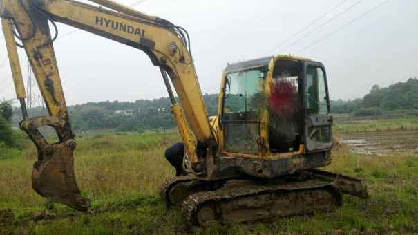 湖南出售转让二手7000小时2009年现代R60挖掘机