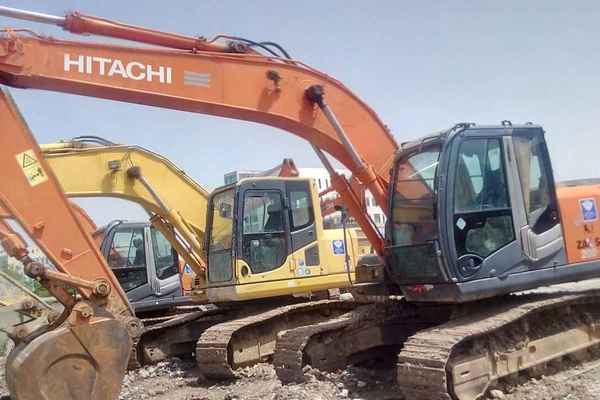 安徽出售转让二手9000小时2010年日立ZX200挖掘机