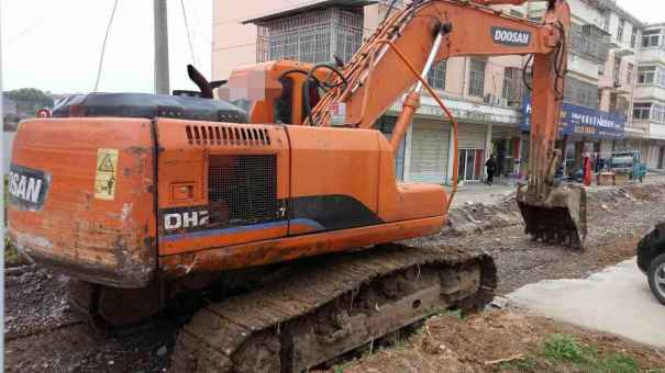 安徽出售转让二手9047小时2010年斗山DH215挖掘机