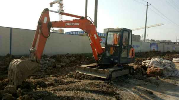 安徽出售转让二手11000小时2009年斗山DH55挖掘机