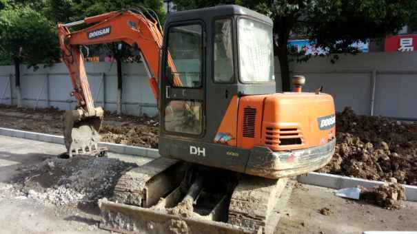 安徽出售转让二手15000小时2010年斗山DH55挖掘机