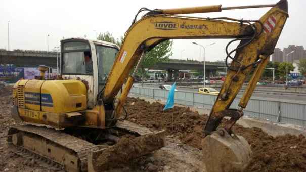 安徽出售转让二手14000小时2008年福田雷沃FR65挖掘机