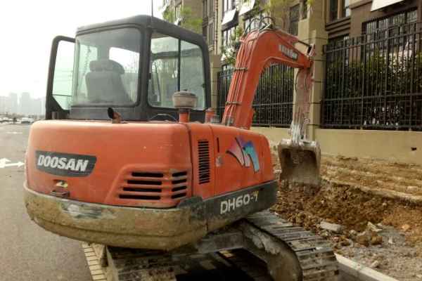 安徽出售转让二手15000小时2009年斗山DH55挖掘机