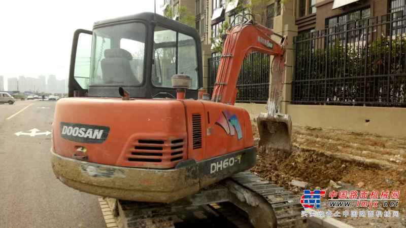 安徽出售转让二手15000小时2009年斗山DH55挖掘机