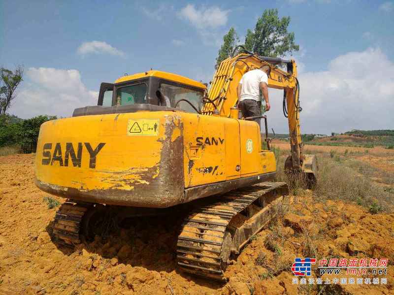 云南出售转让二手6000小时2011年三一重工SY135C挖掘机