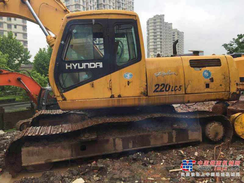 江西出售转让二手16000小时2003年现代R220LC挖掘机