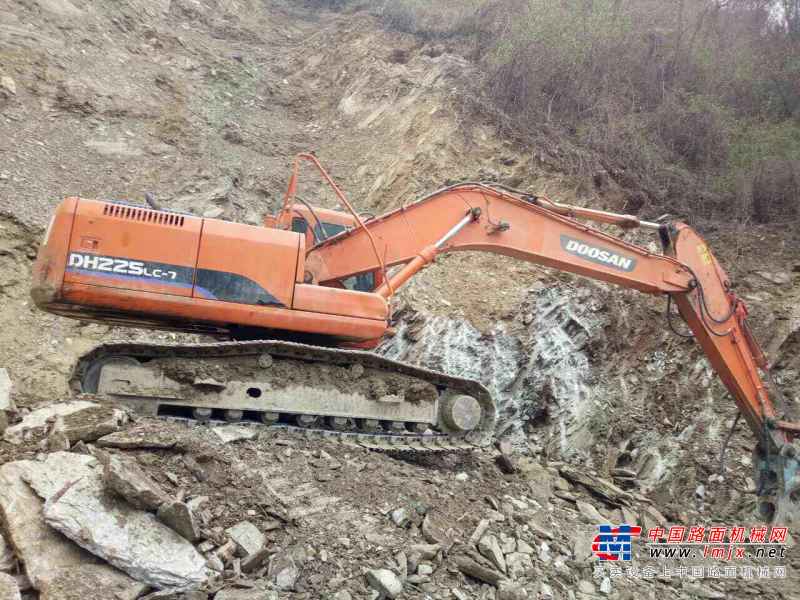 陕西出售转让二手4500小时2010年斗山DH225挖掘机