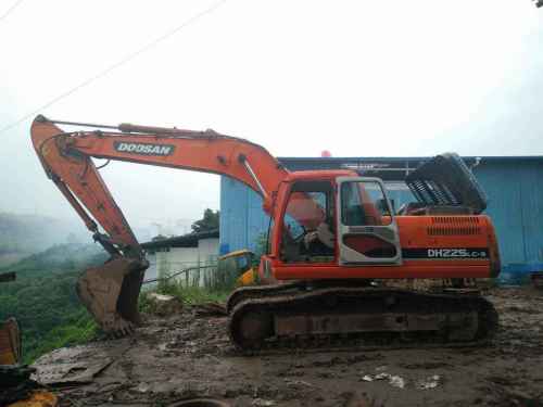湖北出售转让二手8500小时2011年斗山DH225LC挖掘机