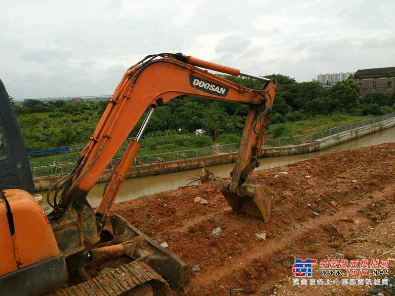 江西出售转让二手7800小时2011年斗山DH60挖掘机
