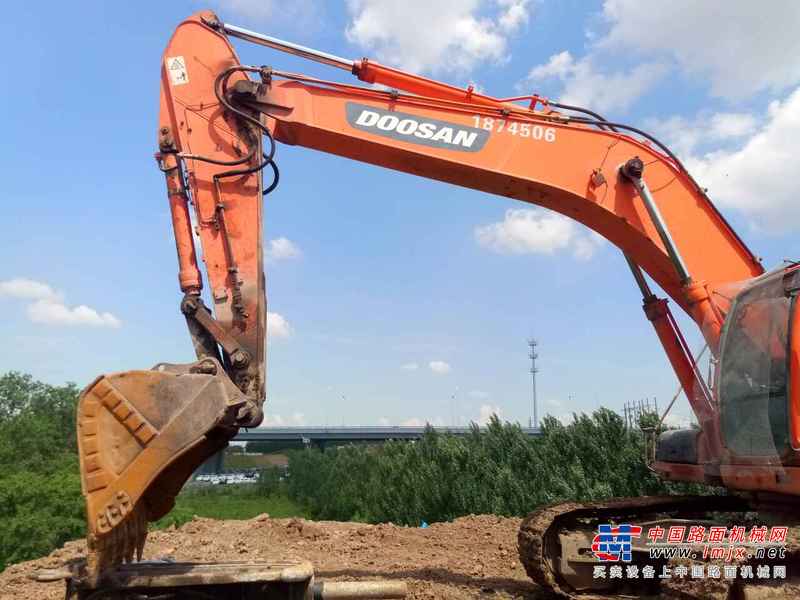 黑龙江出售转让二手8000小时2010年斗山DX300LC挖掘机