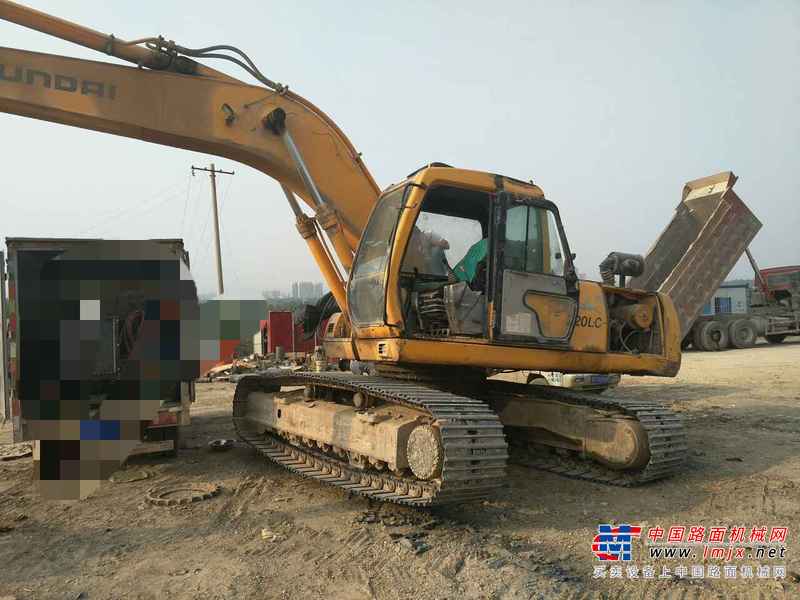 山东出售转让二手8000小时2006年现代R220挖掘机