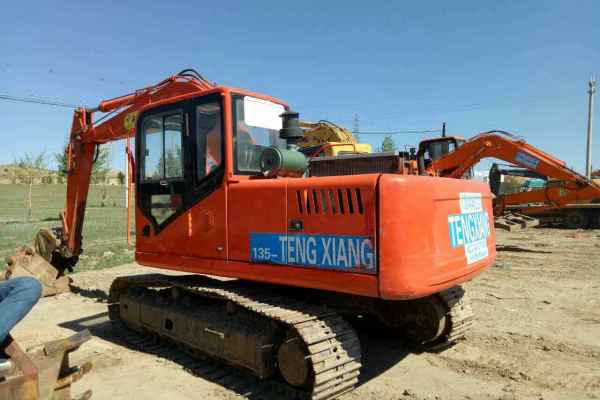 内蒙古出售转让二手8000小时2010年腾翔TX135D挖掘机