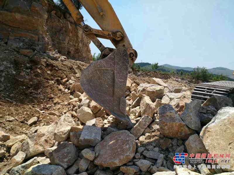 山东出售转让二手13000小时2009年柳工225C挖掘机
