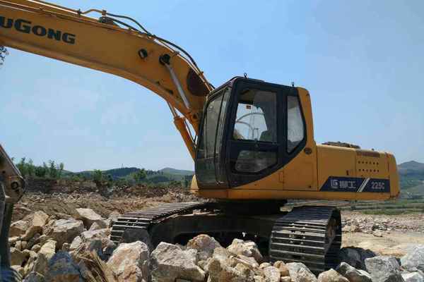 山东出售转让二手13000小时2009年柳工225C挖掘机
