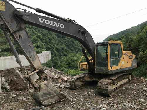 湖南出售转让二手12057小时2010年沃尔沃EC210C挖掘机