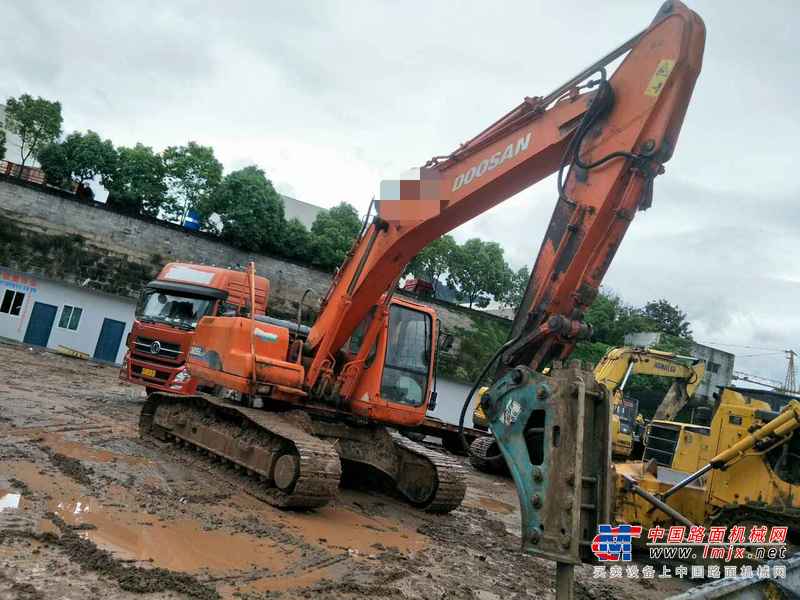 四川出售转让二手8000小时2009年斗山DH220LC挖掘机