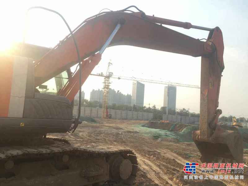 山东出售转让二手5000小时2010年日立ZX240挖掘机