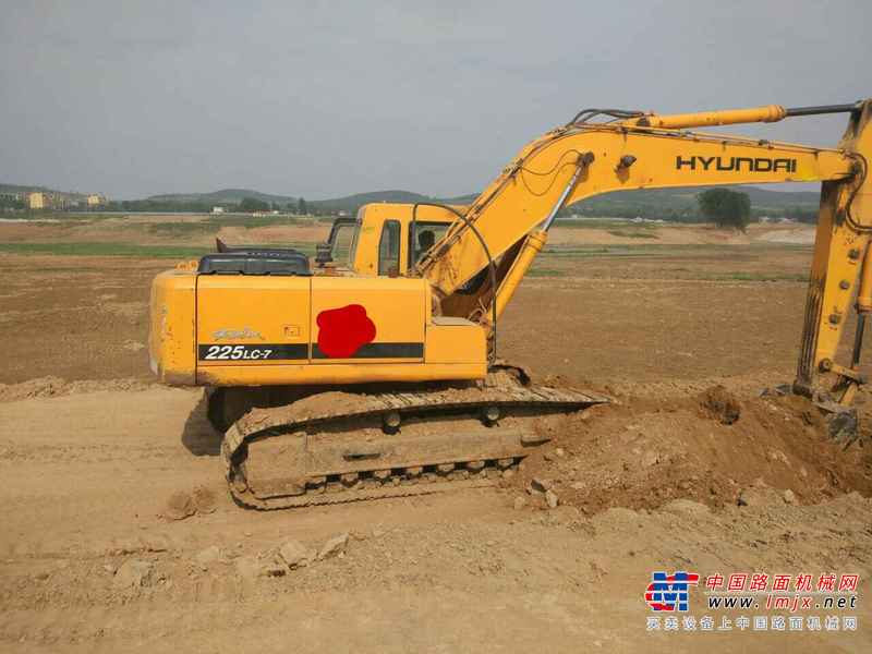 山东出售转让二手8900小时2009年现代R225LC挖掘机