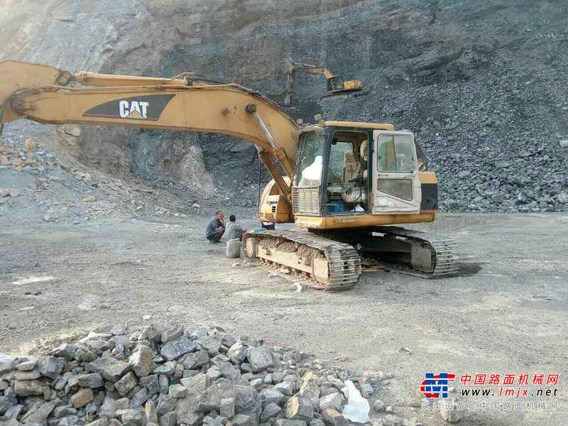 贵州出售转让二手18000小时2003年卡特彼勒320CU挖掘机