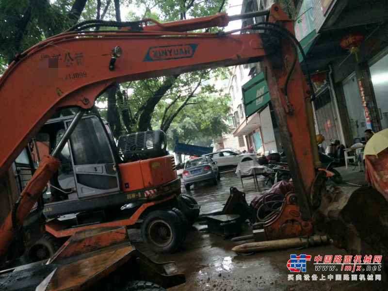 广东出售转让二手5000小时2010年新源机械XY65W挖掘机