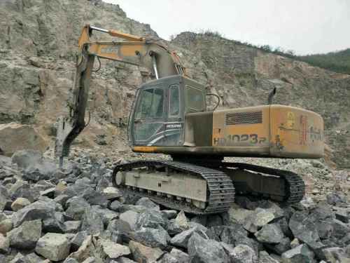 河南出售转让二手8000小时2014年加藤HD1023R挖掘机