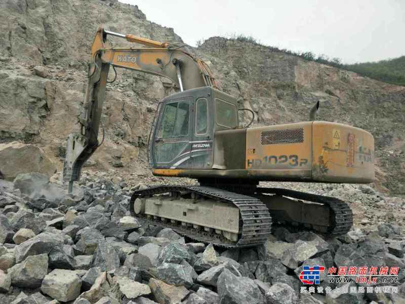 河南出售转让二手8000小时2014年加藤HD1023R挖掘机