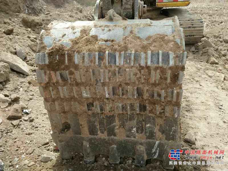 河北出售转让二手15000小时2006年住友SH200挖掘机