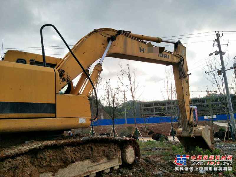 江西出售转让二手9800小时2008年现代R215挖掘机