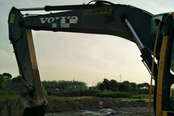 湖北出售转让二手8900小时2012年沃尔沃EC200B挖掘机