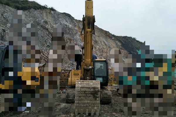 贵州出售转让二手7800小时2006年卡特彼勒320C挖掘机