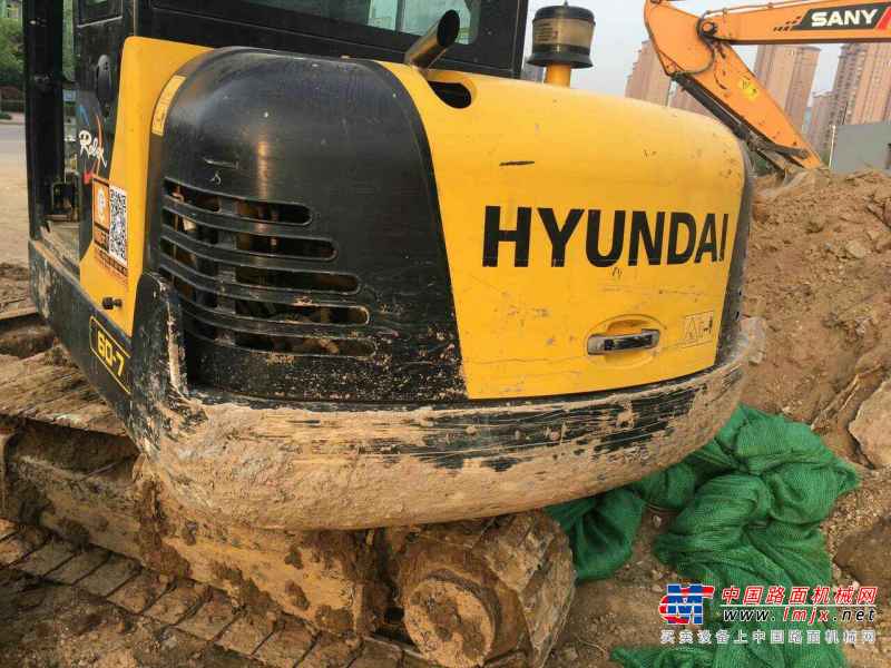 河南出售转让二手5000小时2011年现代R60挖掘机