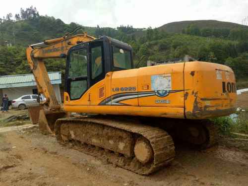云南出售转让二手4000小时2010年龙工LG6225挖掘机