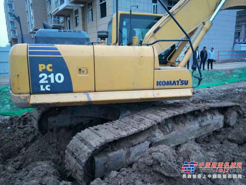 山东出售转让二手2800小时2014年小松PC210LC挖掘机