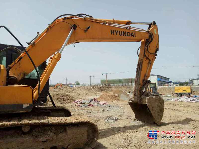 河南出售转让二手8600小时2011年现代R225LC挖掘机