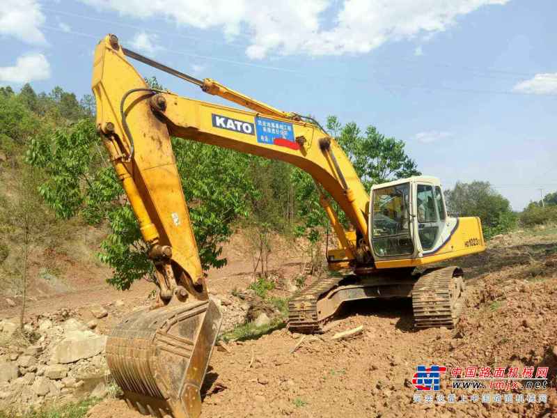 云南出售转让二手6000小时2011年加藤HD1023III挖掘机