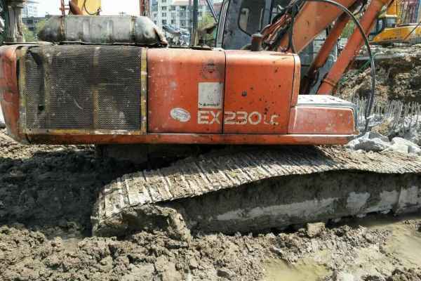 江苏出售转让二手20000小时2003年日立EX220挖掘机