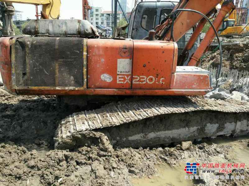 江苏出售转让二手20000小时2003年日立EX220挖掘机