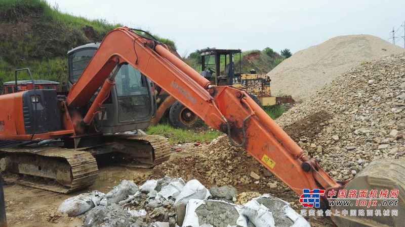湖北出售转让二手6800小时2011年日立ZX70挖掘机