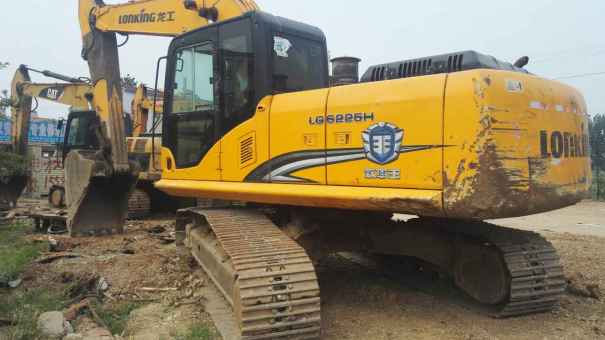 湖北出售转让二手14000小时2010年龙工LG6225挖掘机