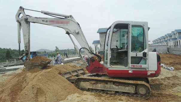 湖北出售转让二手5200小时2011年竹内TB160C挖掘机