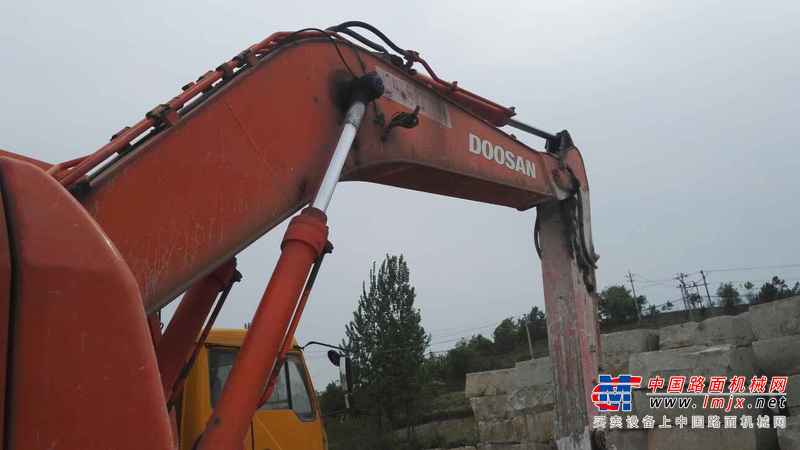 湖北出售转让二手11000小时2009年斗山DH220LC挖掘机