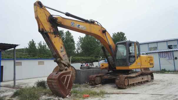 湖北出售转让二手8000小时2010年徐工XE260C挖掘机