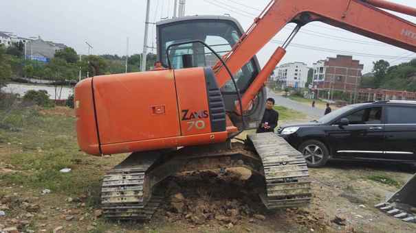 湖北出售转让二手10000小时2010年日立ZX70挖掘机