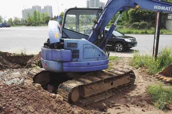 湖北出售转让二手15000小时2003年小松PC78US挖掘机