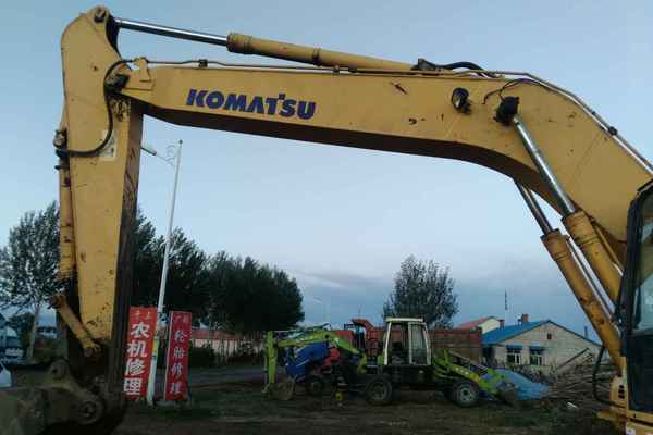 黑龙江出售转让二手12000小时2007年小松PC220挖掘机
