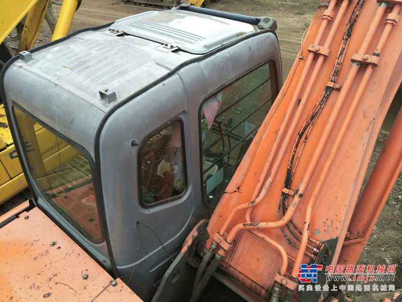 黑龙江出售转让二手15000小时2007年日立ZX240挖掘机