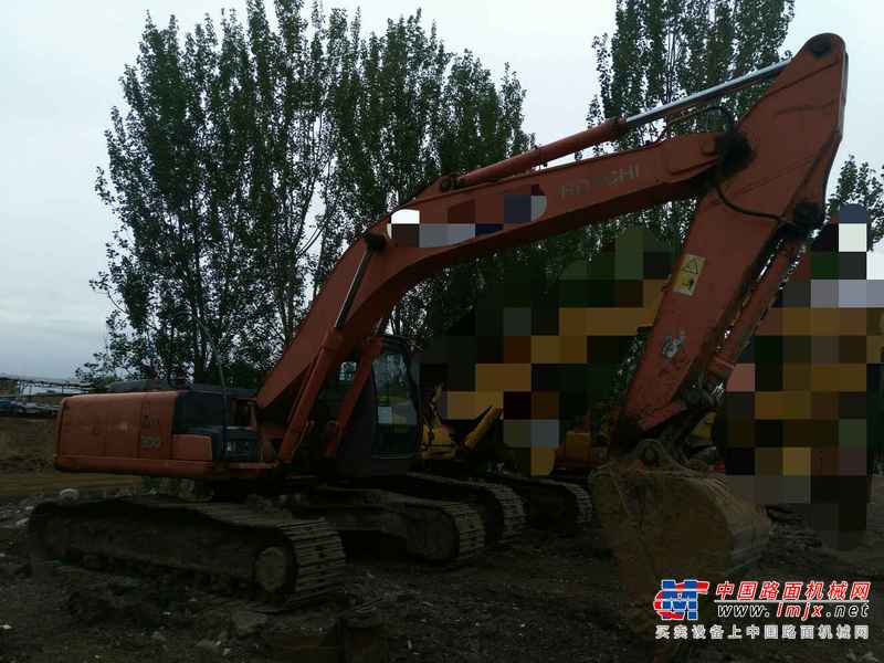 黑龙江出售转让二手15000小时2007年日立ZX240挖掘机