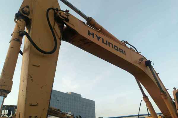 黑龙江出售转让二手14500小时2008年现代R305LC挖掘机